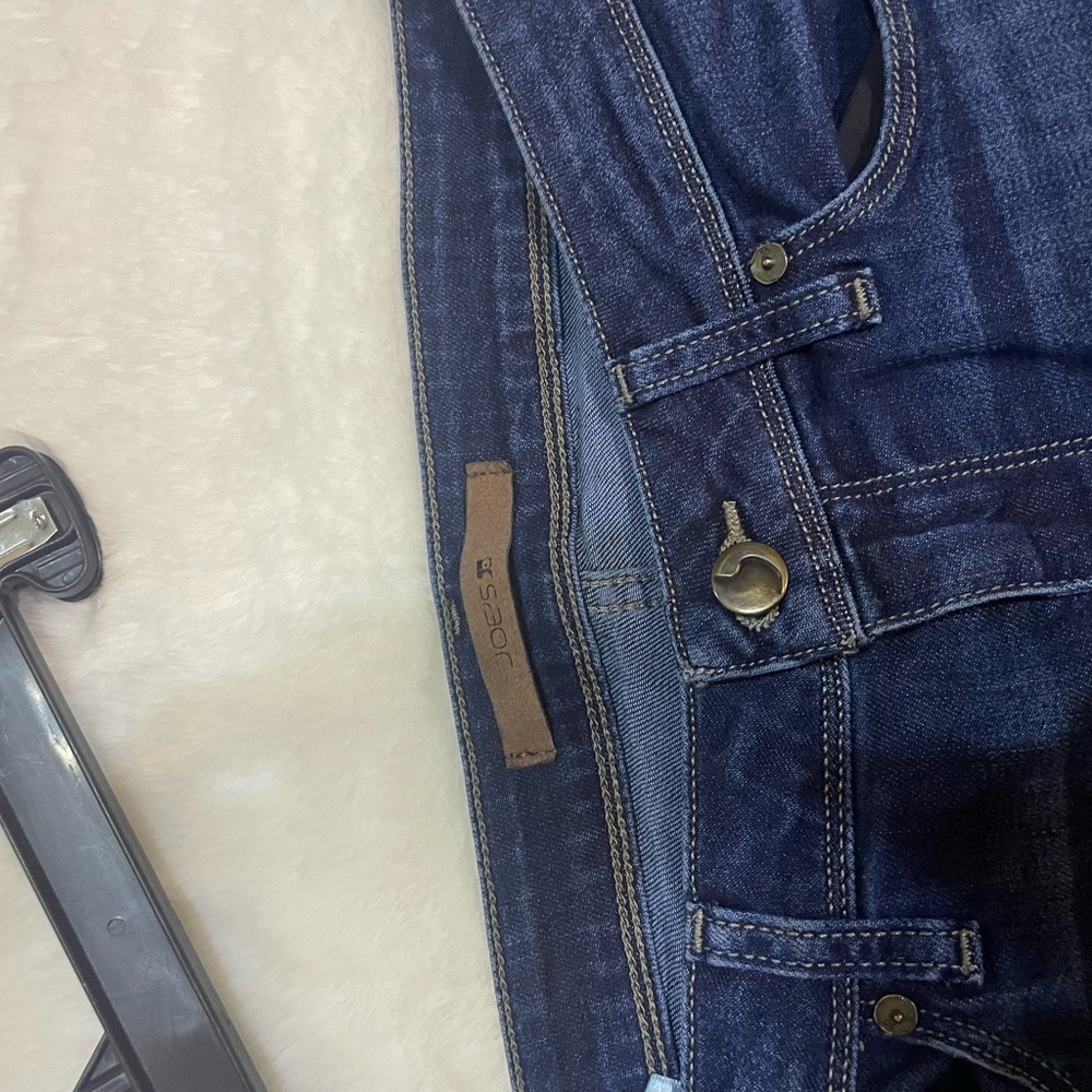 JOE'S jean pants, size 29 skinny ankle. open in one knee in front - Picture 9 of 12
